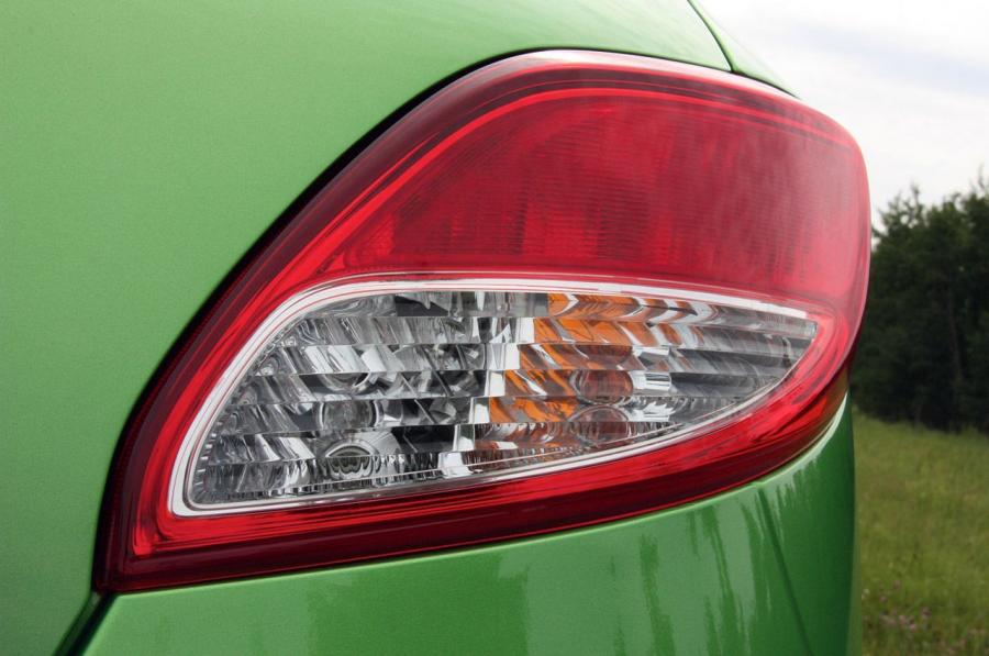  Mazda2 2010 года  (фото 162 из 183)